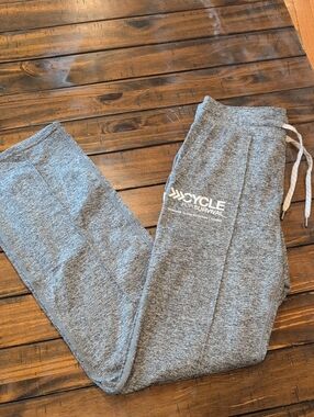 Vuori Halo Wide Leg Flare Pants Equinox Cycle For Survival Sloan Kettering
